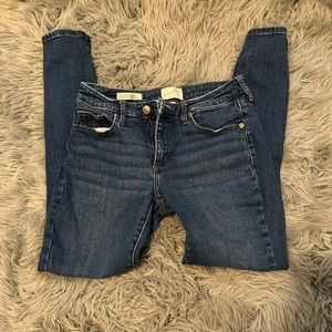 Universal Thread Mid Rise Curvy Skinny | Size 4